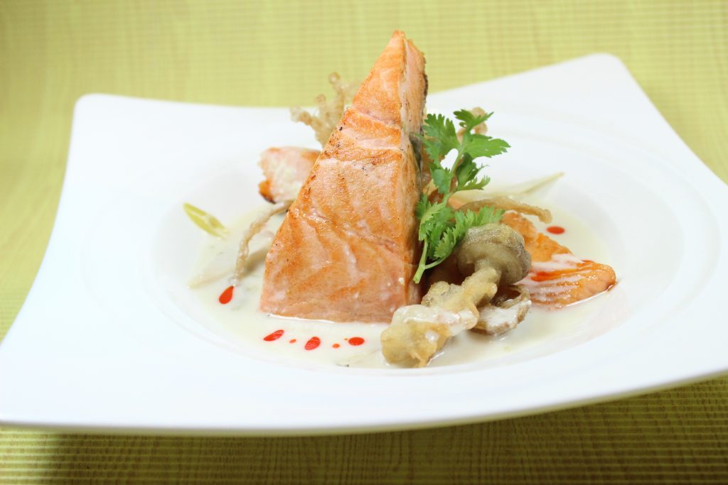 Anantara Siam_Seared Salmon with Tom Yam Flavor